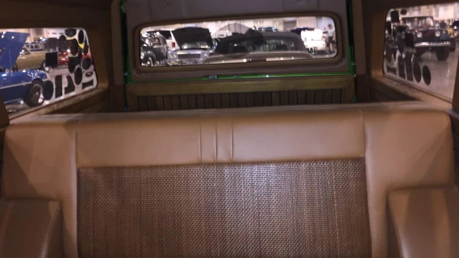 1966 Chevrolet Suburban 5th Gen - Image 5 of 9