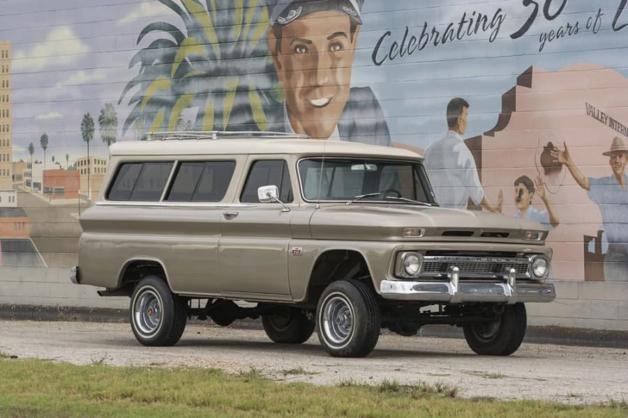 1966 Chevrolet Suburban 5th Gen - Image 3 of 12