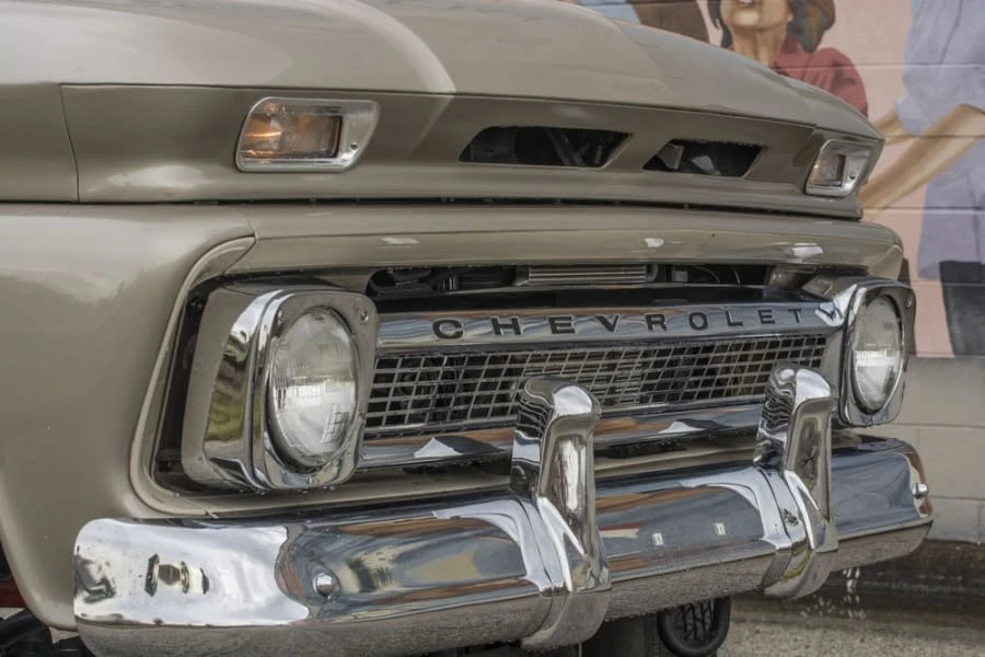 1966 Chevrolet Suburban 5th Gen - Image 9 of 12