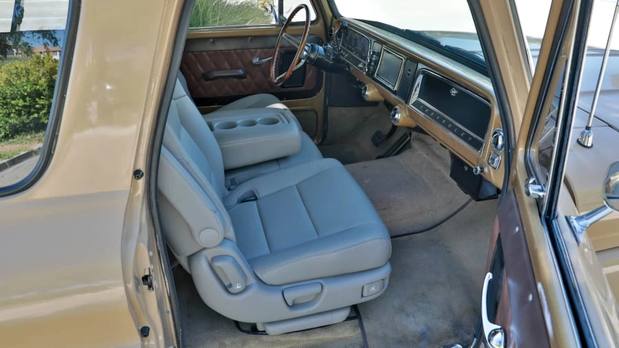 1966 Chevrolet Suburban 5th Gen - Image 5 of 20