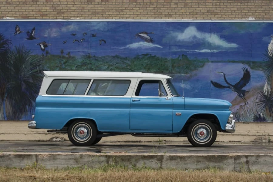 1966 Chevrolet Suburban 5th Gen - Image 2 of 10
