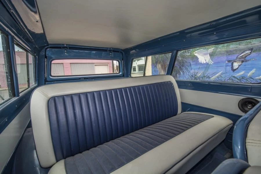 1966 Chevrolet Suburban 5th Gen - Image 6 of 10