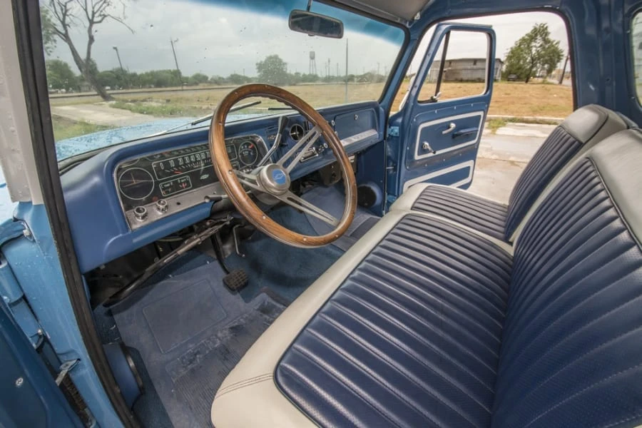1966 Chevrolet Suburban 5th Gen - Image 4 of 10