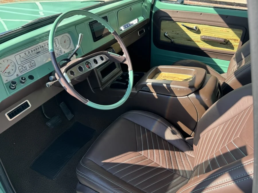 1966 Chevrolet Suburban 5th Gen - Image 6 of 11