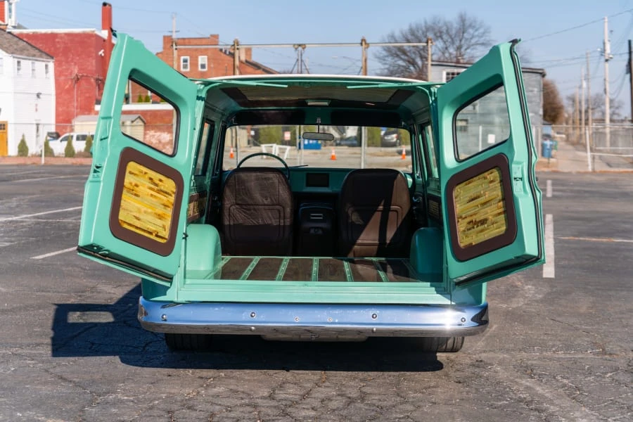 1966 Chevrolet Suburban 5th Gen - Image 13 of 26