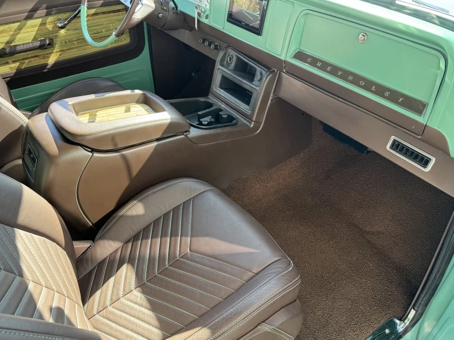 1966 Chevrolet Suburban 5th Gen - Image 9 of 11