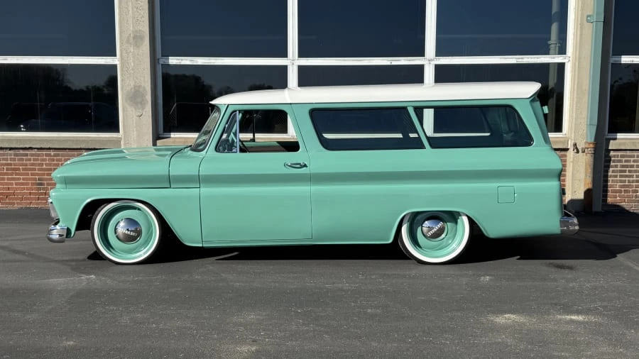 1966 Chevrolet Suburban 5th Gen - Image 2 of 11