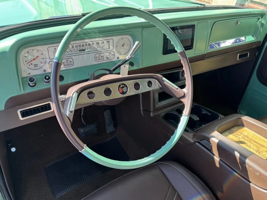 1966 Chevrolet Suburban 5th Gen - Image 5 of 11