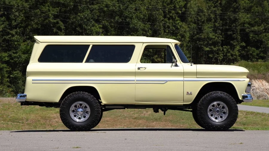 1966 Chevrolet Suburban 5th Gen - Image 2 of 25