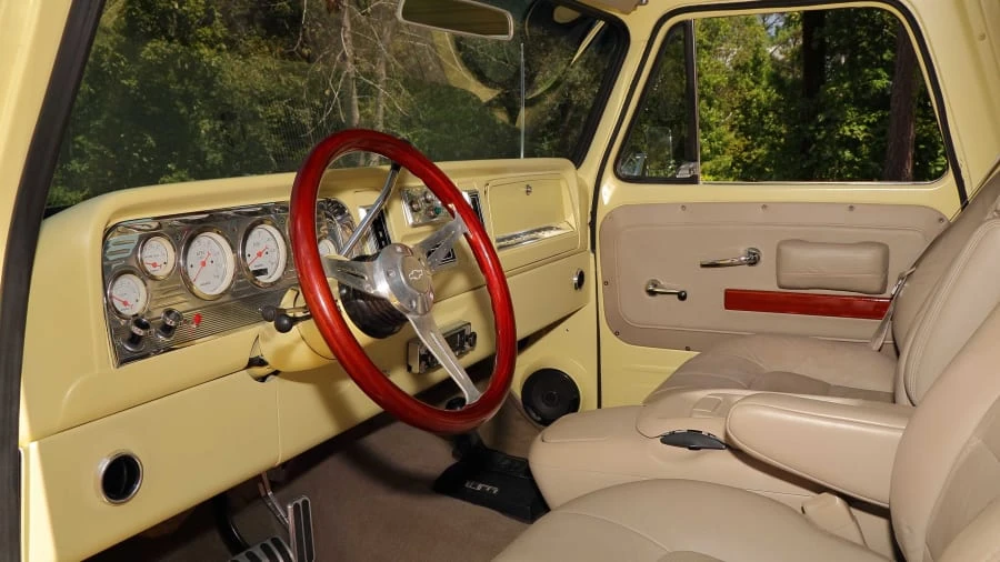 1966 Chevrolet Suburban 5th Gen - Image 4 of 25