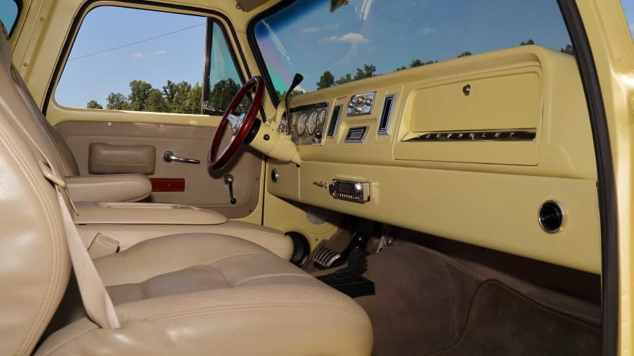 1966 Chevrolet Suburban 5th Gen - Image 5 of 25