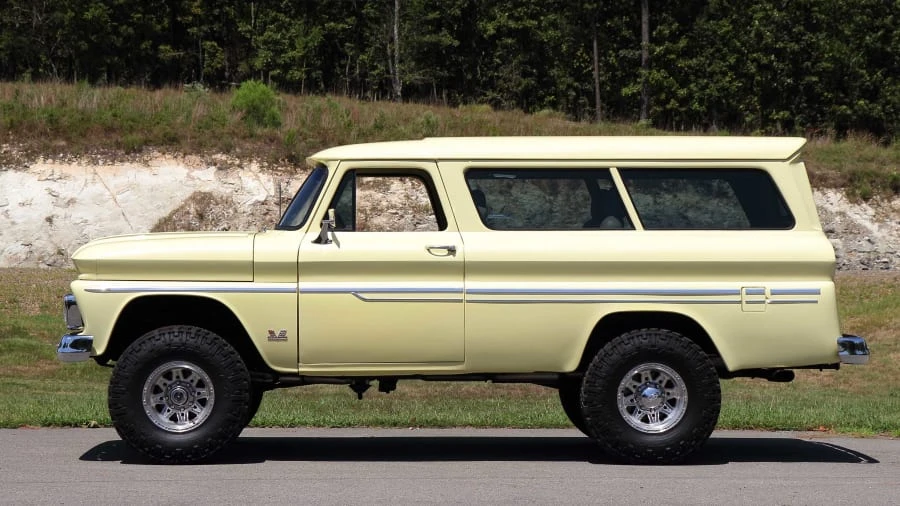 1966 Chevrolet Suburban 5th Gen - Image 8 of 25