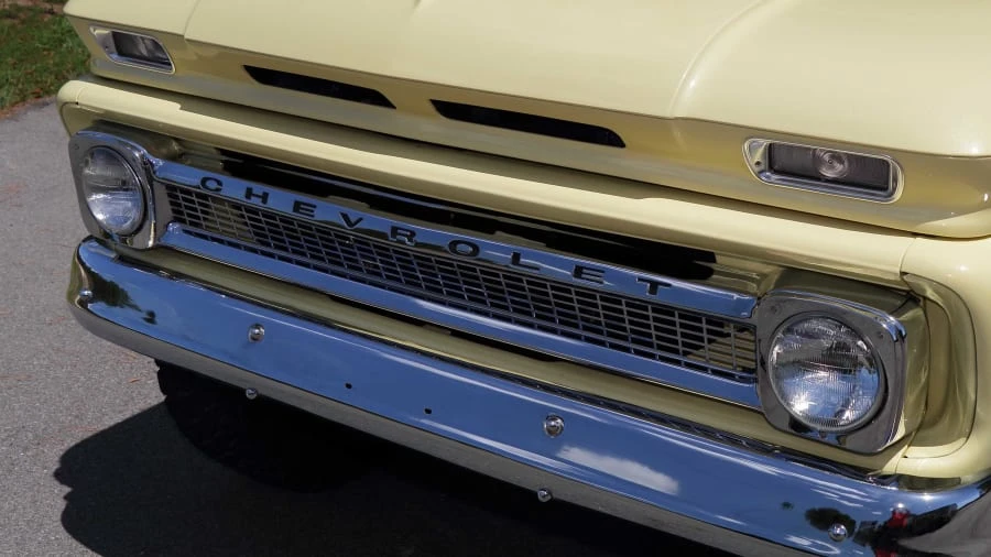 1966 Chevrolet Suburban 5th Gen - Image 9 of 25