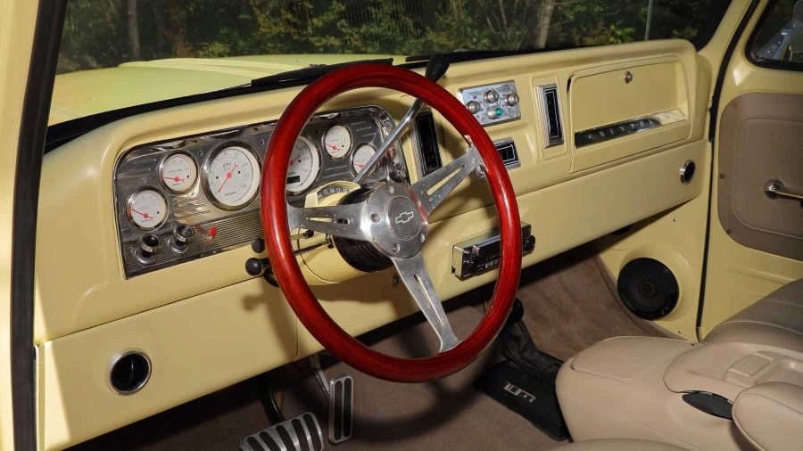 1966 Chevrolet Suburban 5th Gen - Image 16 of 25
