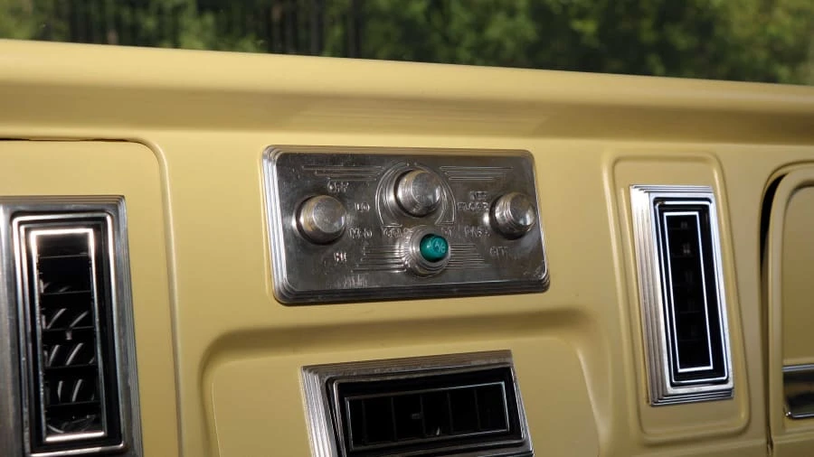 1966 Chevrolet Suburban 5th Gen - Image 22 of 25