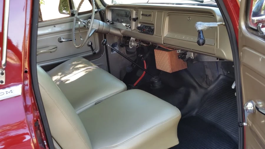 1966 Chevrolet Suburban 5th Gen - Image 5 of 11