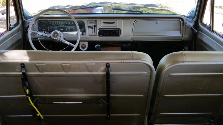 1966 Chevrolet Suburban 5th Gen - Image 9 of 11