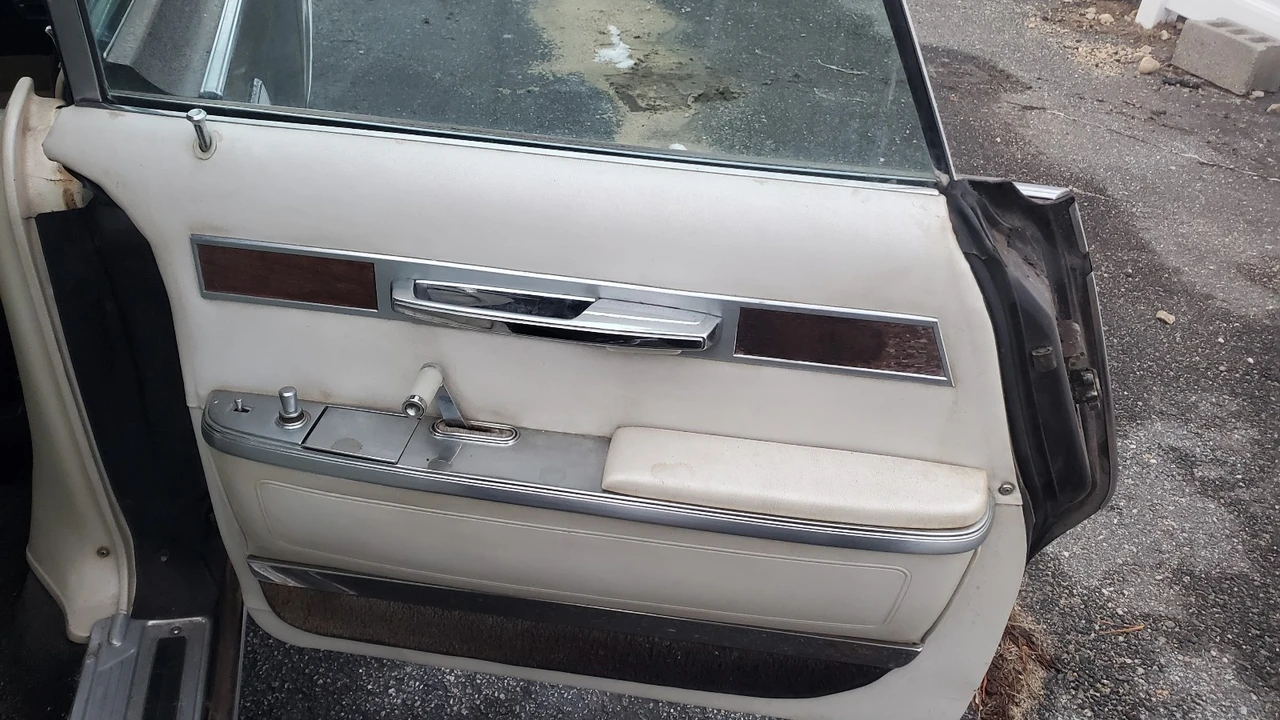 1966 Chrysler Imperial 2nd Gen - Image 22 of 31