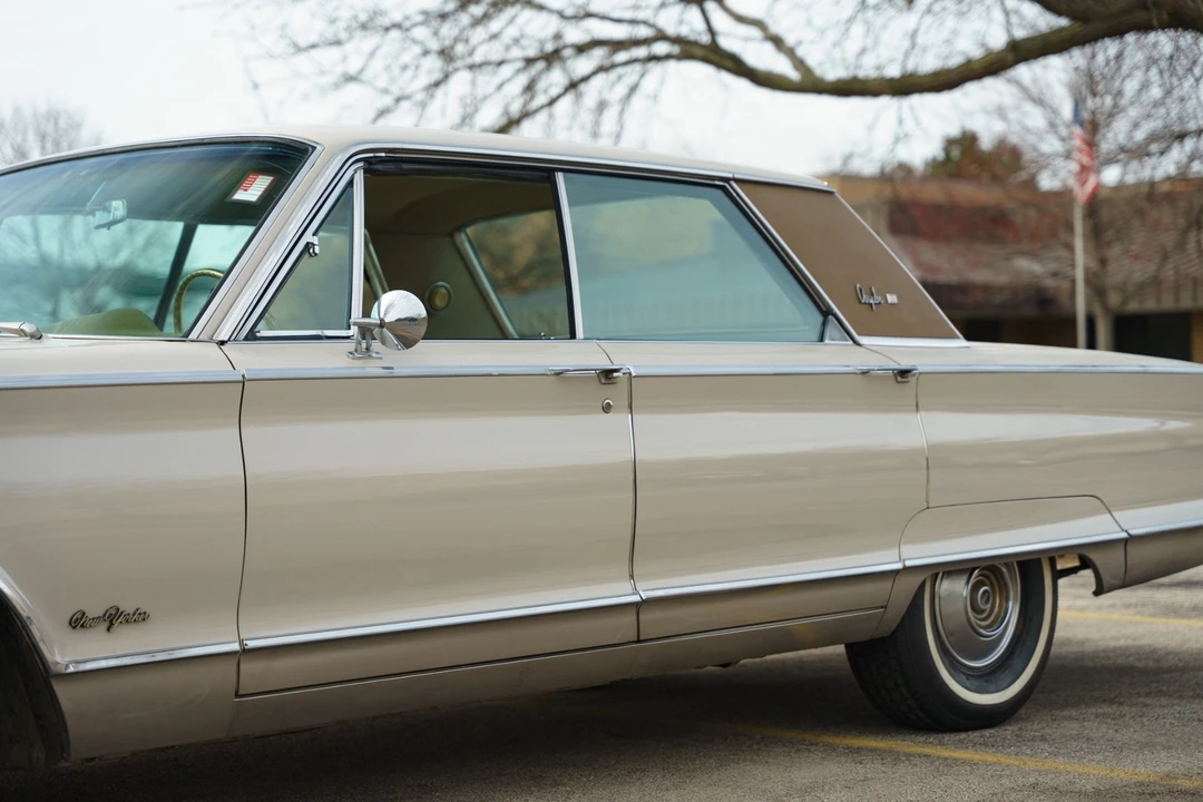 1966 Chrysler New Yorker - Image 8 of 31