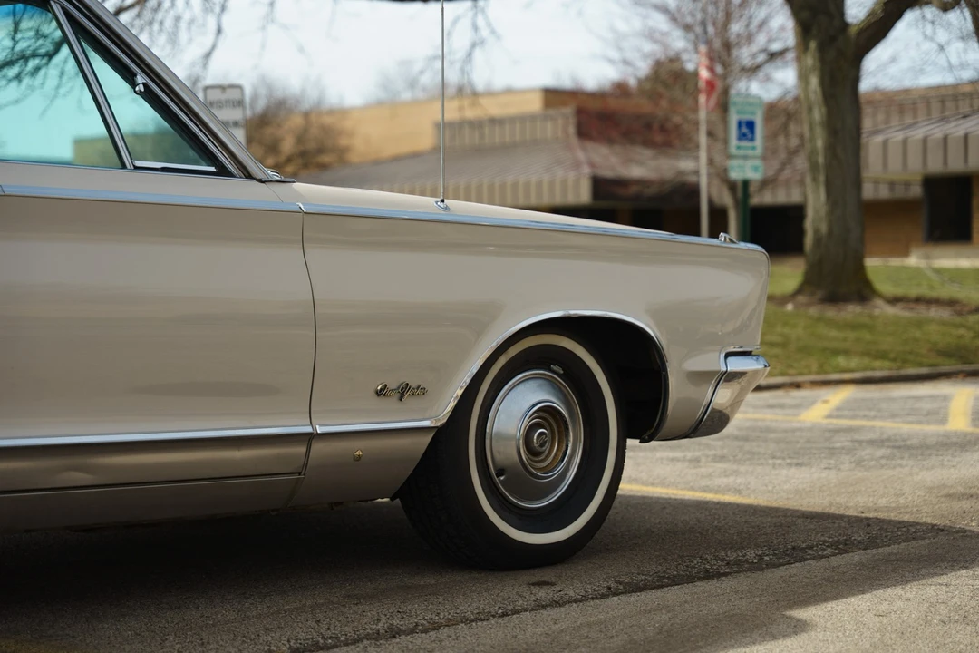 1966 Chrysler New Yorker - Image 25 of 31