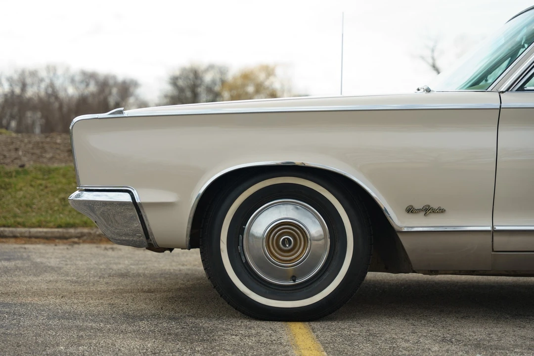 1966 Chrysler New Yorker - Image 3 of 31
