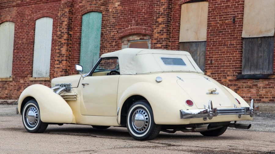 1966 Cord 810 & 812 - Image 3 of 14