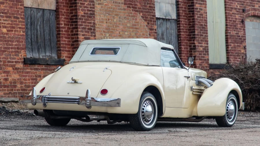 1966 Cord 810 & 812 - Image 12 of 14