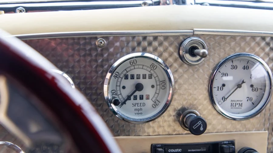 1966 Cord 810 & 812 - Image 13 of 14