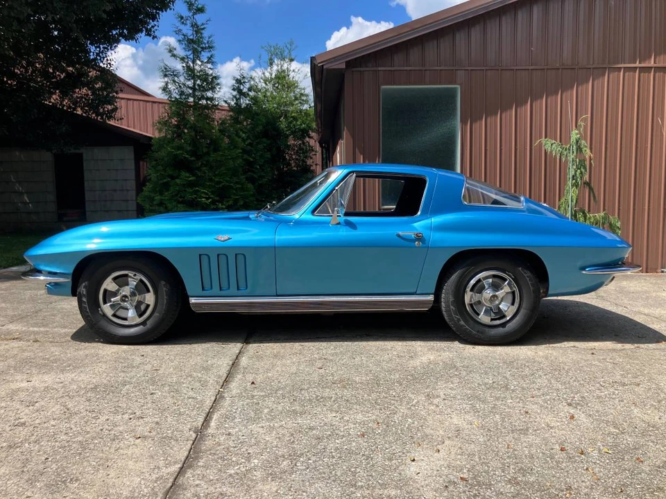 1966 Chevrolet Corvette C2 - Image 15 of 16