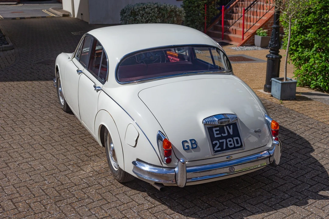 1966 Daimler - Image 16 of 30