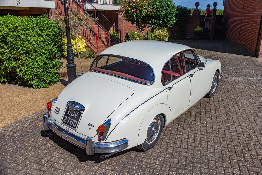 1966 Daimler - Image 14 of 30