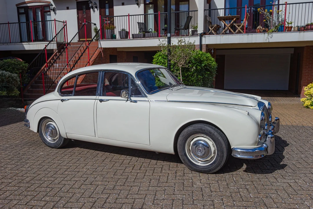 1966 Daimler - Image 18 of 30