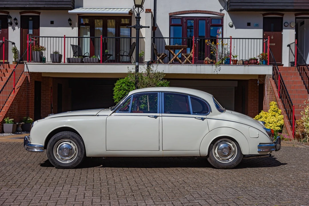 1966 Daimler - Image 5 of 30