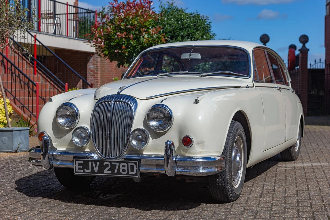 1966 Daimler - Image 11 of 30