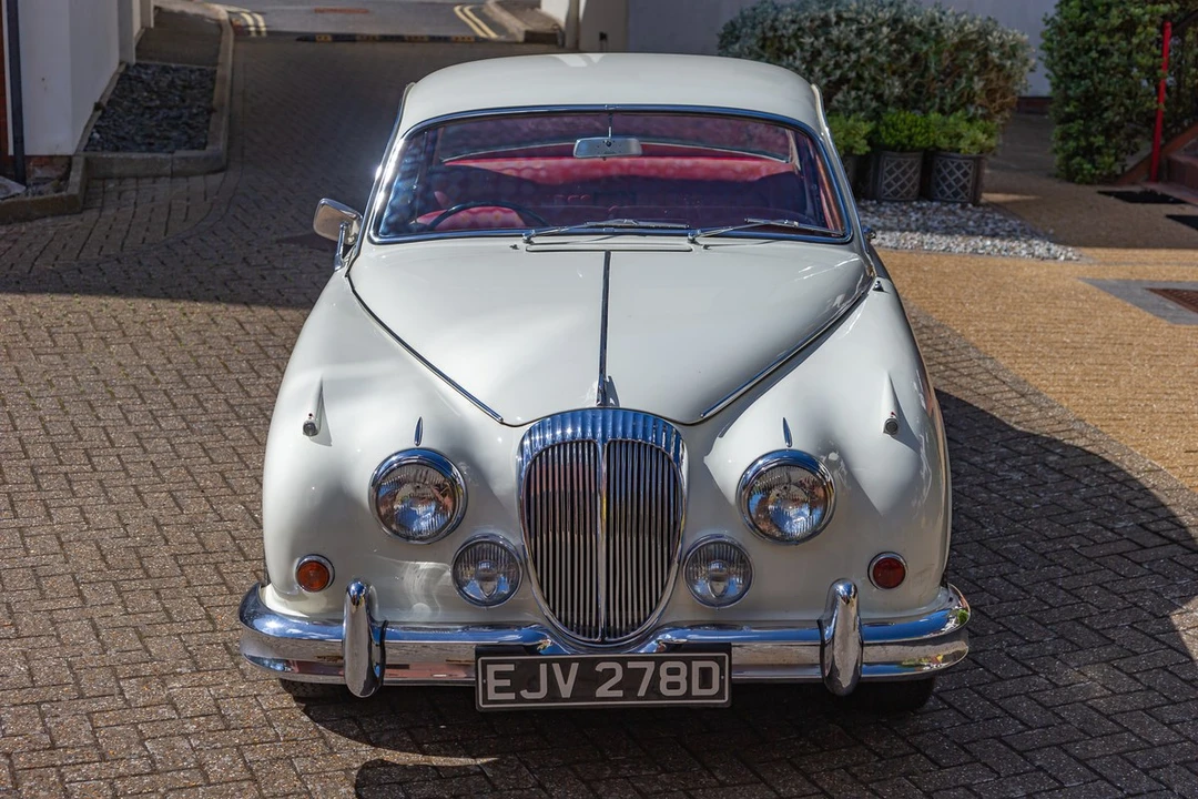 1966 Daimler - Image 10 of 30