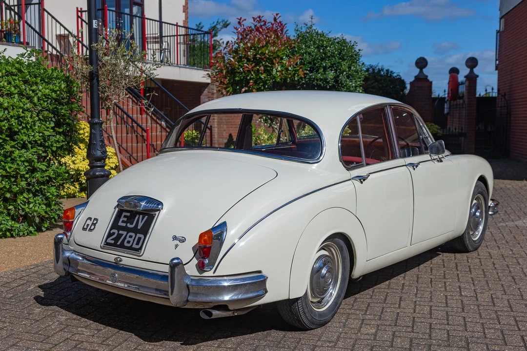 1966 Daimler - Image 6 of 30