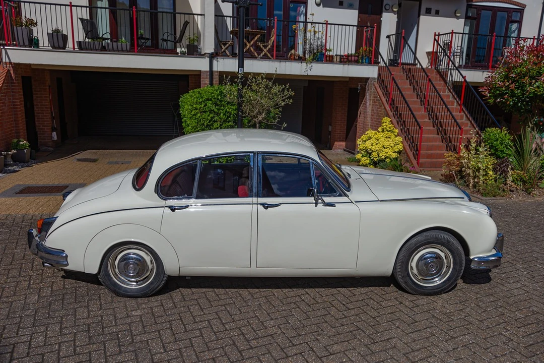 1966 Daimler - Image 12 of 30