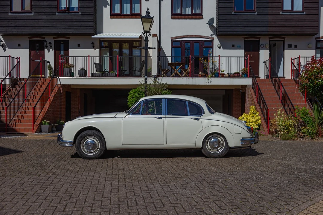 1966 Daimler - Image 25 of 30