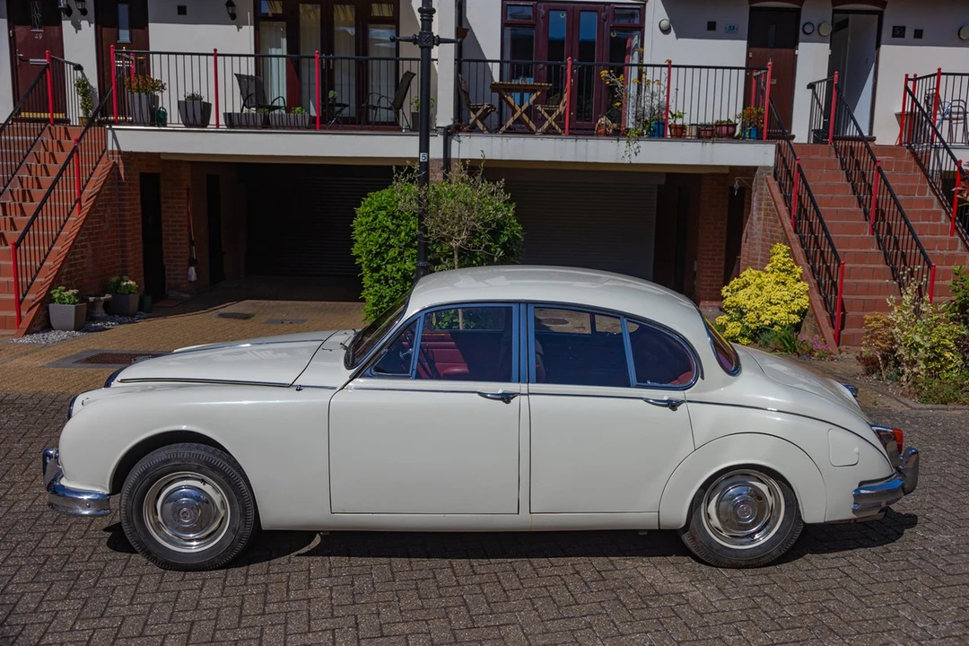 1966 Daimler - Image 13 of 30