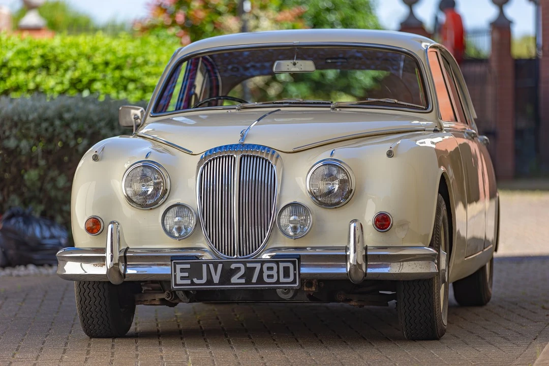 1966 Daimler - Image 3 of 30