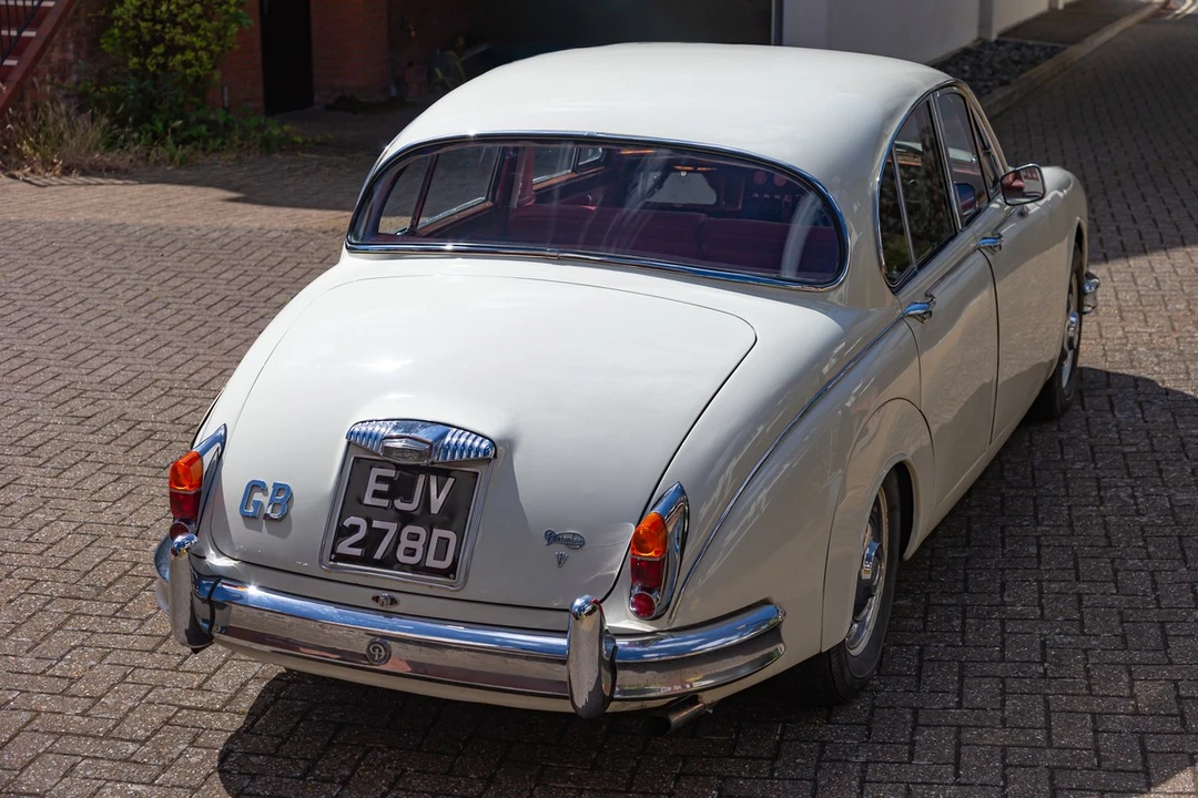 1966 Daimler - Image 26 of 30
