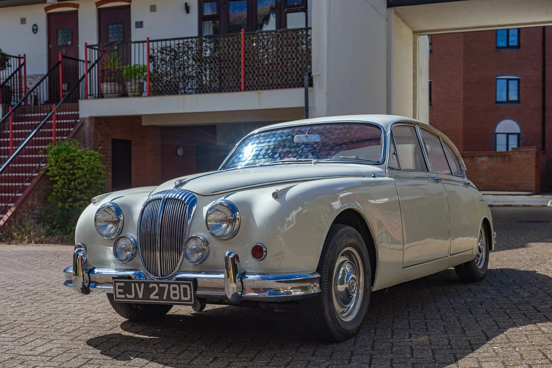 1966 Daimler - Image 21 of 30