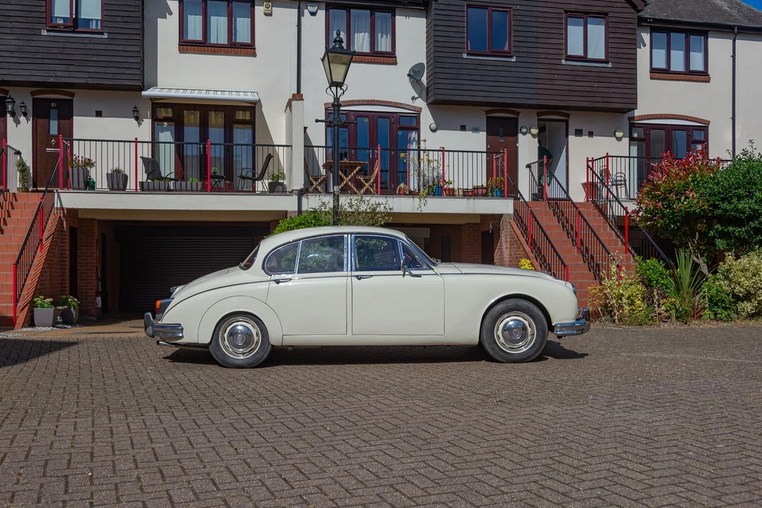 1966 Daimler - Image 23 of 30