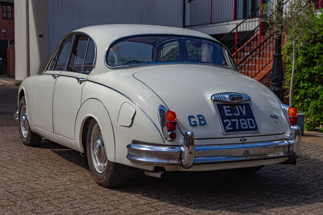 1966 Daimler - Image 27 of 30