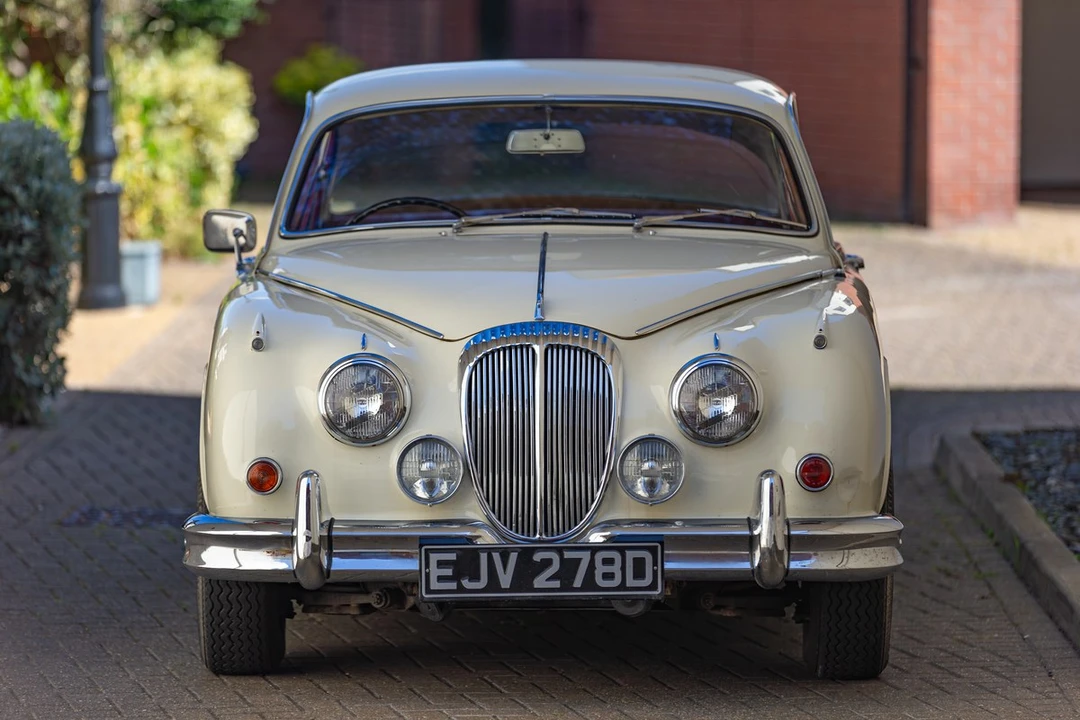 1966 Daimler - Image 17 of 30