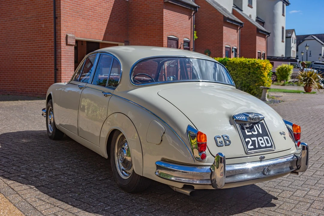 1966 Daimler - Image 8 of 30