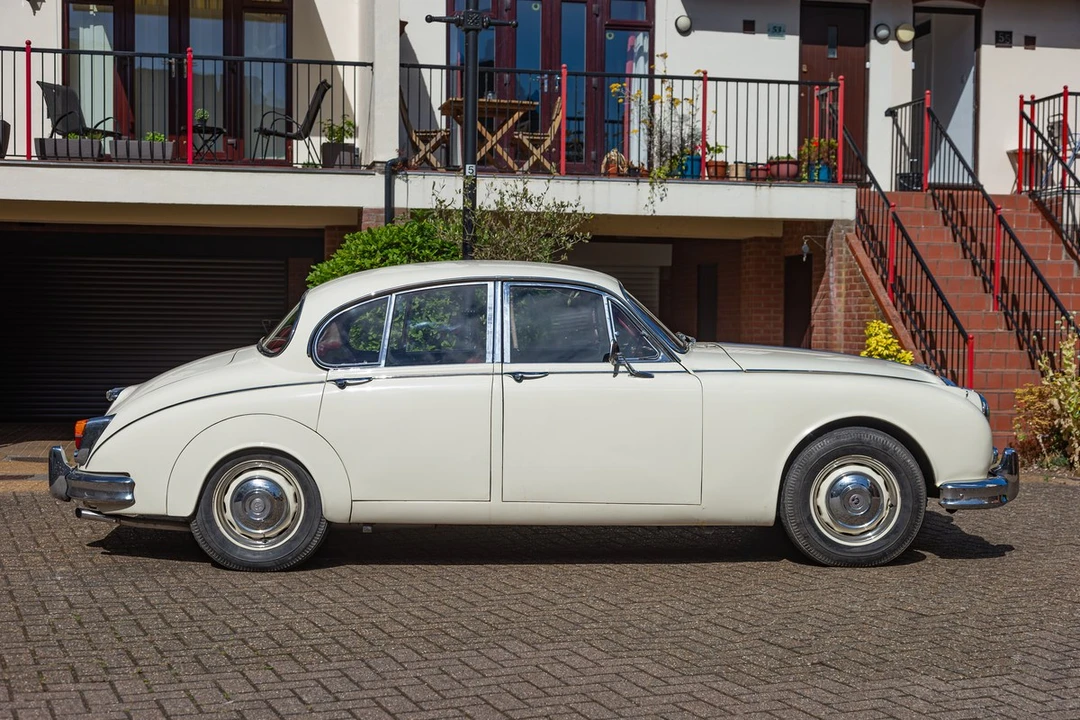 1966 Daimler - Image 4 of 30