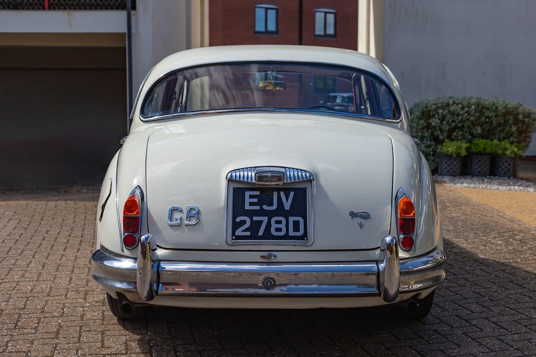 1966 Daimler - Image 24 of 30