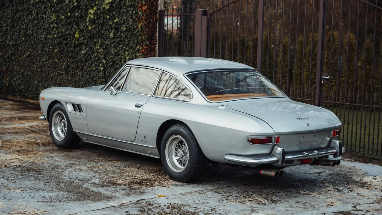 1966 Ferrari 330 GT 2+2 - Image 16 of 31