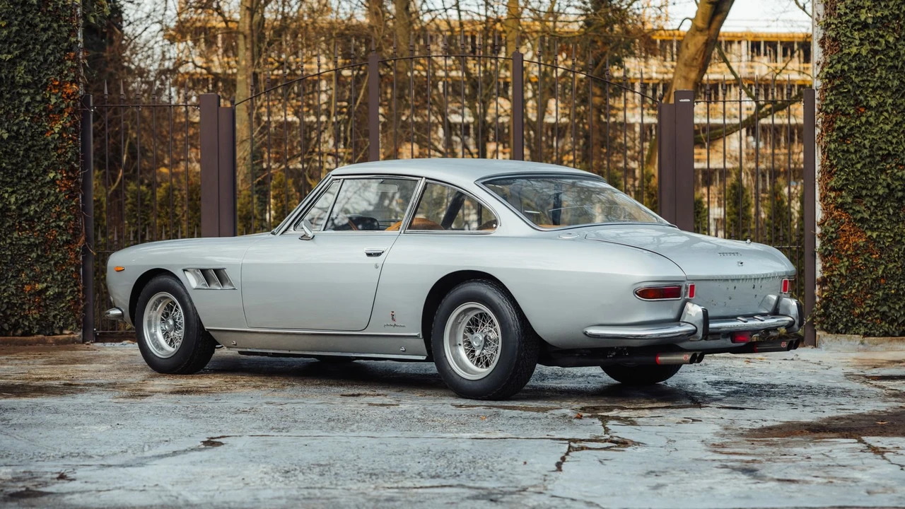 1966 Ferrari 330 GT 2+2 - Image 12 of 31